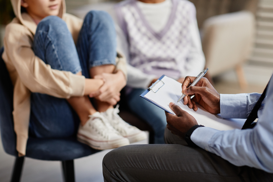 teen in cognitive behavioral therapy